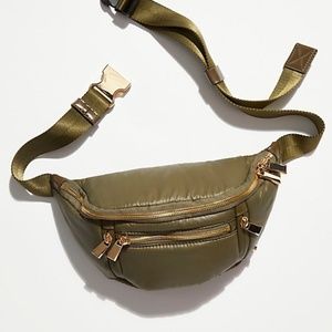 Caraa Small Sling